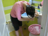 韓国の学生たちにとって、髪を洗う事はほんとに重要です